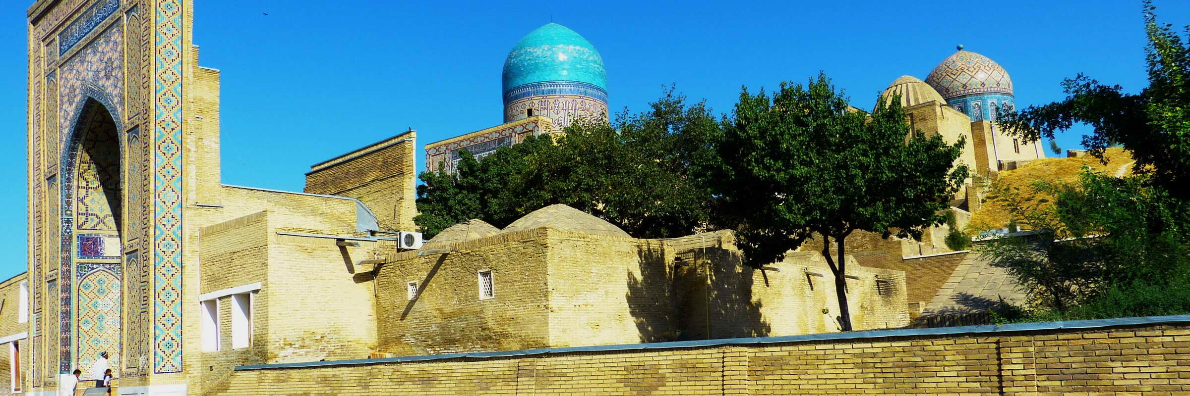 Shohizinda im usbekischen Samarkand ist eine der bekanntesten Nekropolen in Zentralasien.