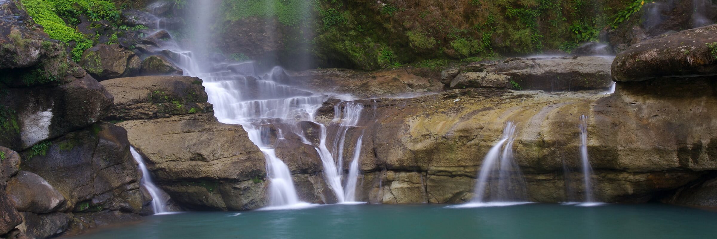 Der Pagsanjan-Wasserfall auf Luzon befindet sich in der philippinischen Provinz Laguna und gehört zu den größten touristischen Sehenswürdigkeiten der Region.