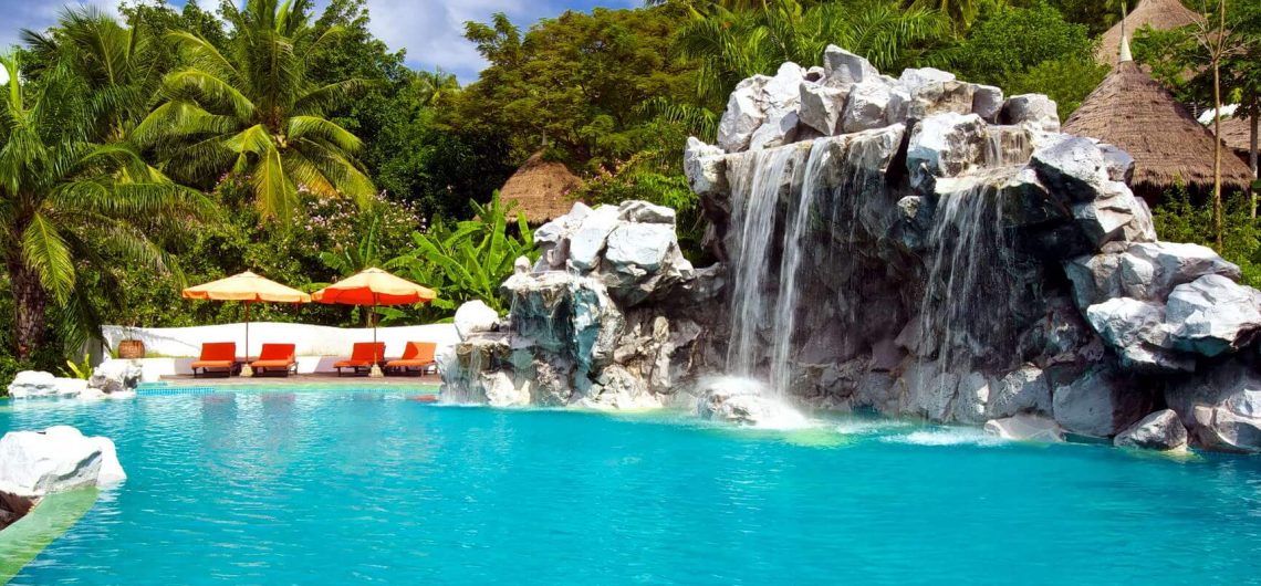 Einladender Pool mit Wasserfall im Koh Tao Cabana Boutique Resort