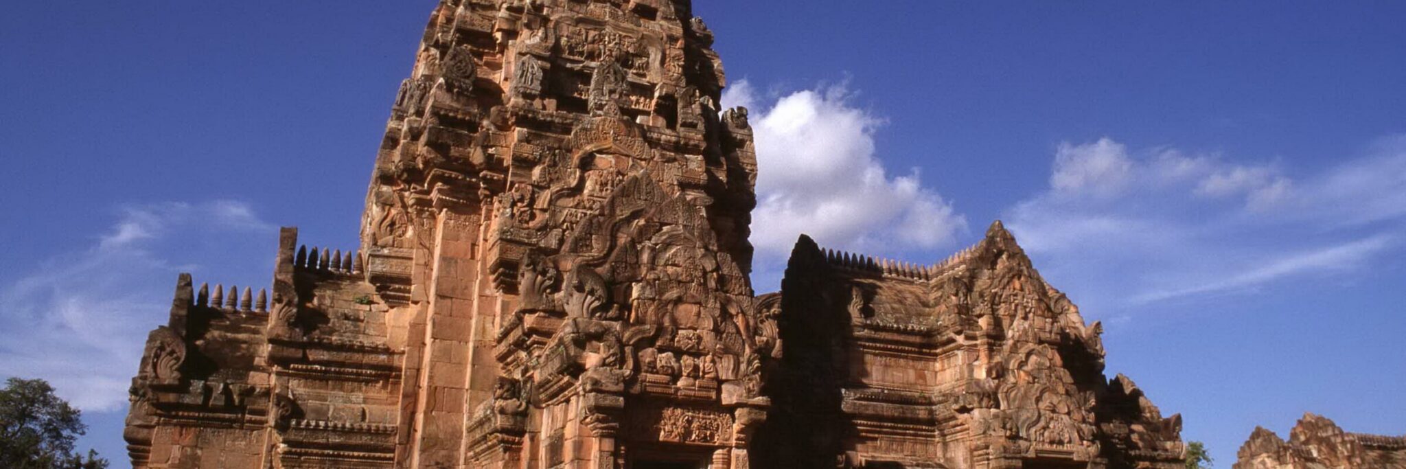 Der Tempelbezirk Phanom Rung im Osten von Thailand (Isaan) befindet sich auf einem erloschenen Vulkan, ungefähr 50 km von der Provinzhauptstadt Buri Ram entfernt.
