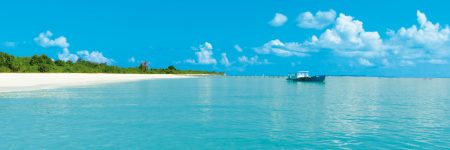 Das Hondaafushi Island Resort liegt im fast noch unberührten Haa Dhaalu Atoll und bietet perfekte Tauch- und Schnorchelbedingungen.