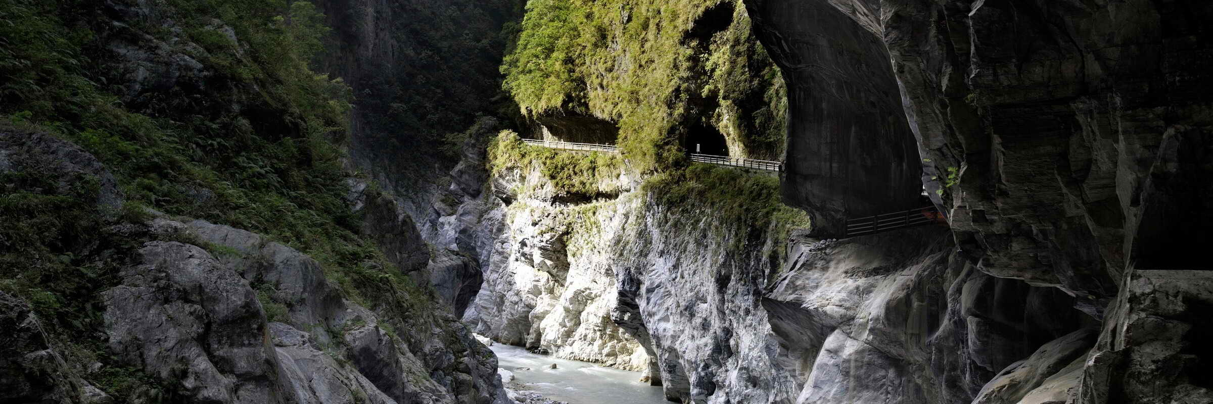 Tunnel der neun Wendungen im Taroko Nationalpark in Taiwan Der Taroko Nationalpark ist der älteste Nationalpark in Taiwan, er liegt im Osten der Insel und wurde nach der Taroko-Schlucht benannt.