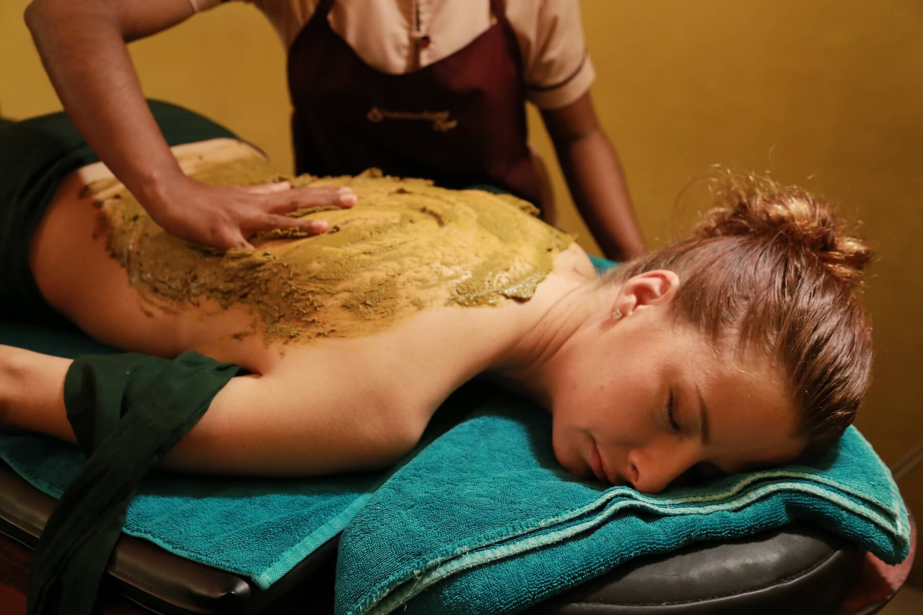 Großartige Massagen und Kur für den Körper erwarten die Gäste im Siddhalepa Ayurveda Health Resort Sri Lanka