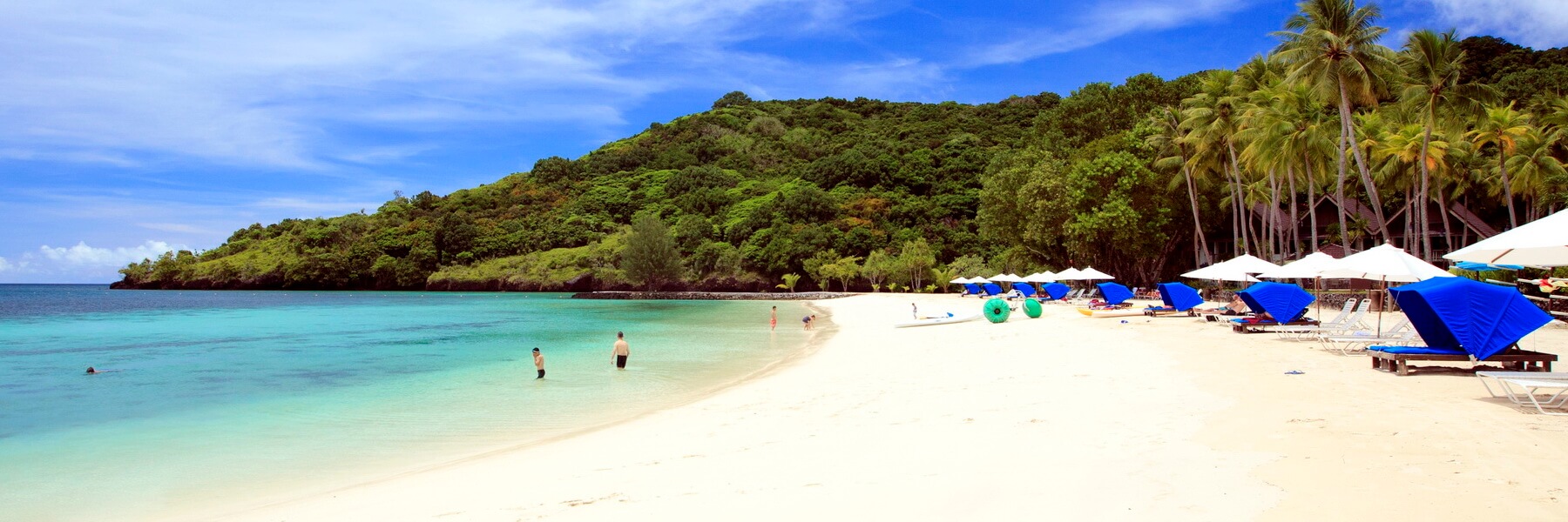 Das Palau Pacific Resort liegt direkt an einem 300 m langen, privaten Sandstrand.