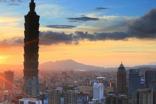 Das Taipei 101 ist das Wahrzeichen von Taipeh in Taiwan, und war mit einer Höhe von 508 m bis 2007 das höchste Gebäude der Welt.