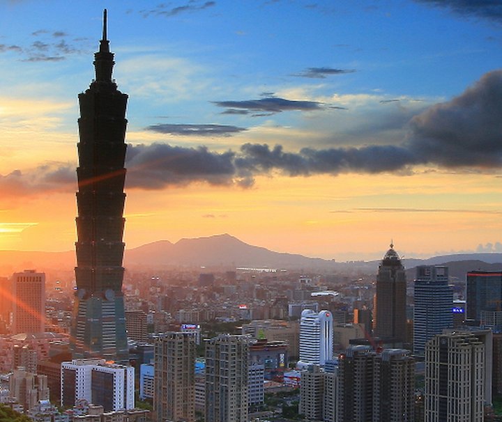 Das Taipei 101 ist das Wahrzeichen von Taipeh in Taiwan, und war mit einer Höhe von 508 m bis 2007 das höchste Gebäude der Welt.