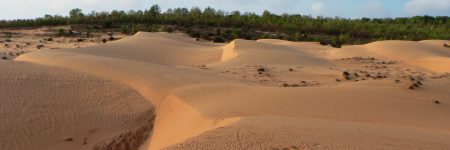 Das kleine, auf einer Halbinsel gelegene, Fischerdorf Mui Ne ist neben seinem Traumstrand vor allem für die Sanddünen in seiner Umgebung bekannt.