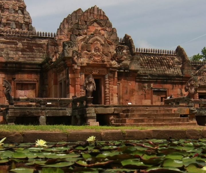 Die Tempelanlage Phanom Rung zählt zu den der beeindruckendsten Baudenkmälern der Khmer in Thailand.