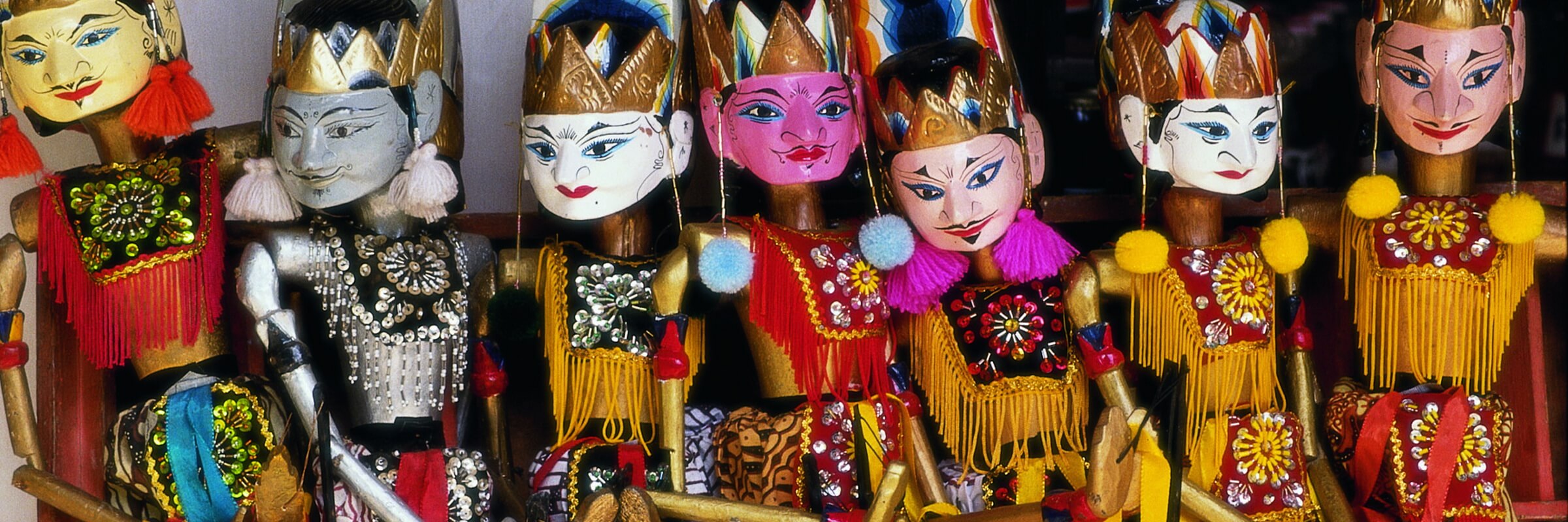 Die indonesischen Wayang Golek Puppen werden traditionelle genutzt, um Themen aus den Hindu-Epen Mahabharata und Ramayana aufzuführen.