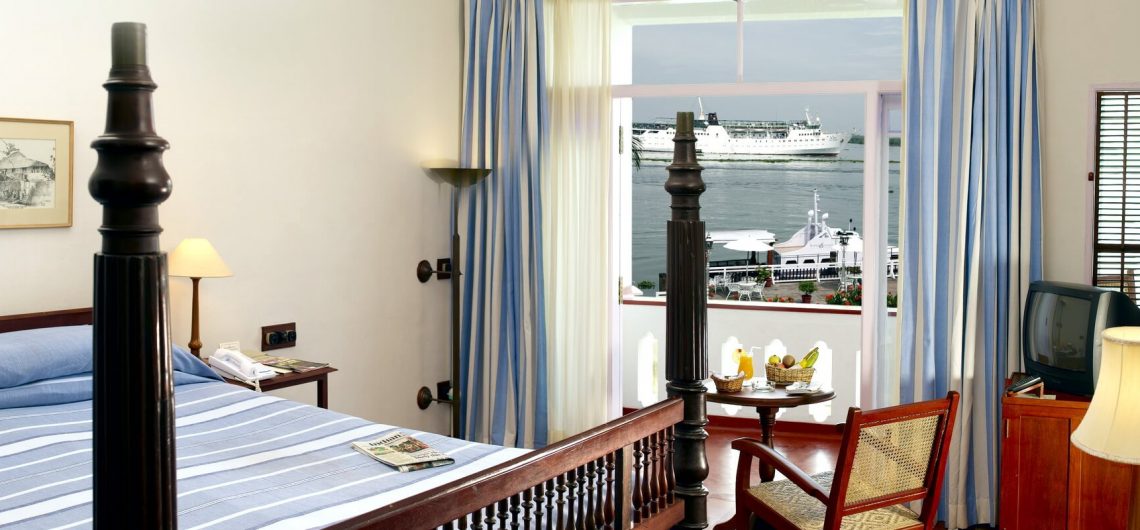 Die Innenansicht der stilvollen Zimmer im Brunton Boatyard Hotel in Fort Cochin