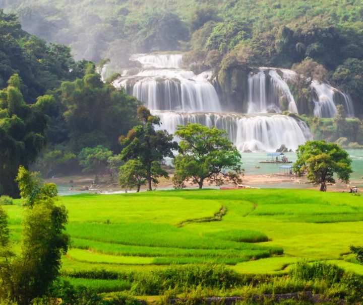Der rund 300 m breite Ban Gioc Wasserfall liegt genau auf der Grenze zwischen Vietnam und China.