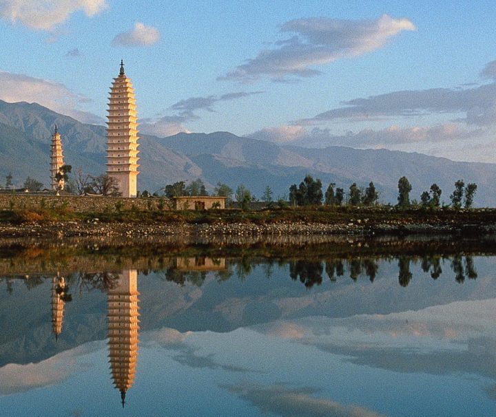 Die Drei Pagoden des Chongsheng-Klosters in Dali, in der Provinz Yunnan, im Süden Chinas erleben