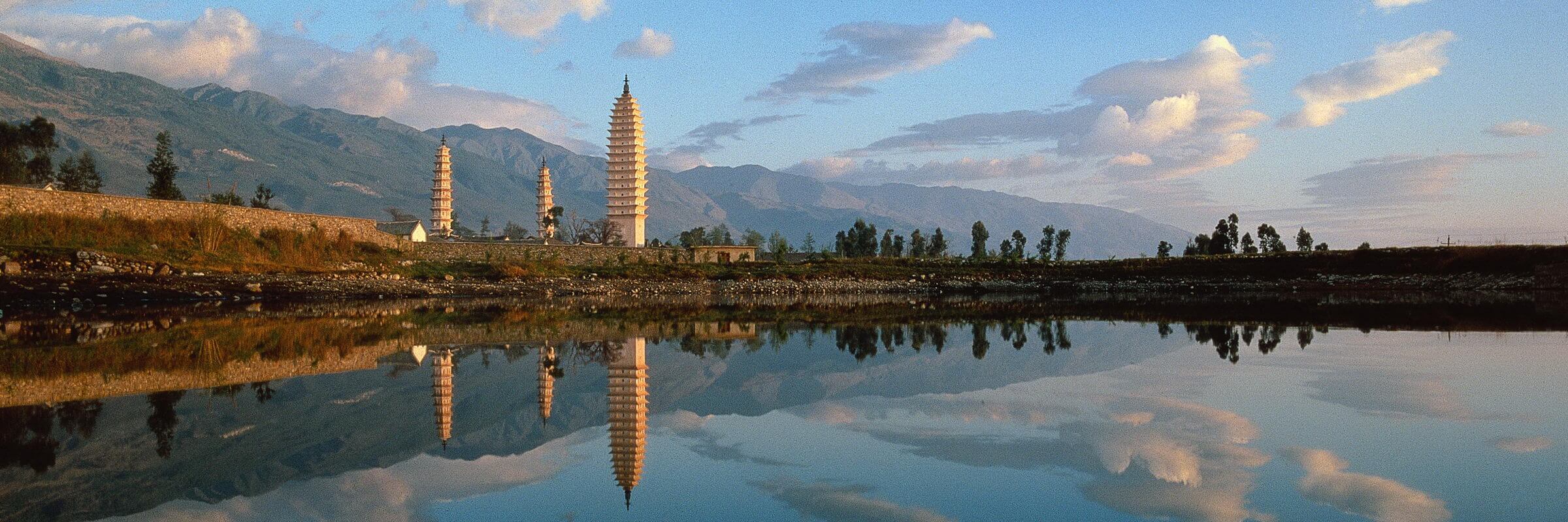 Die Drei Pagoden des Chongsheng-Klosters in Dali, in der Provinz Yunnan, im Süden Chinas erleben