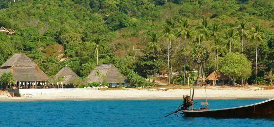 Der beliebte Klong Dao Beach auf Koh Lanta ist bekannt für ein optimales Gleichgewicht zwischen Erholung  und Unterhaltung.