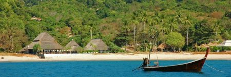 Der beliebte Klong Dao Beach auf Koh Lanta ist bekannt für ein optimales Gleichgewicht zwischen Erholung  und Unterhaltung.