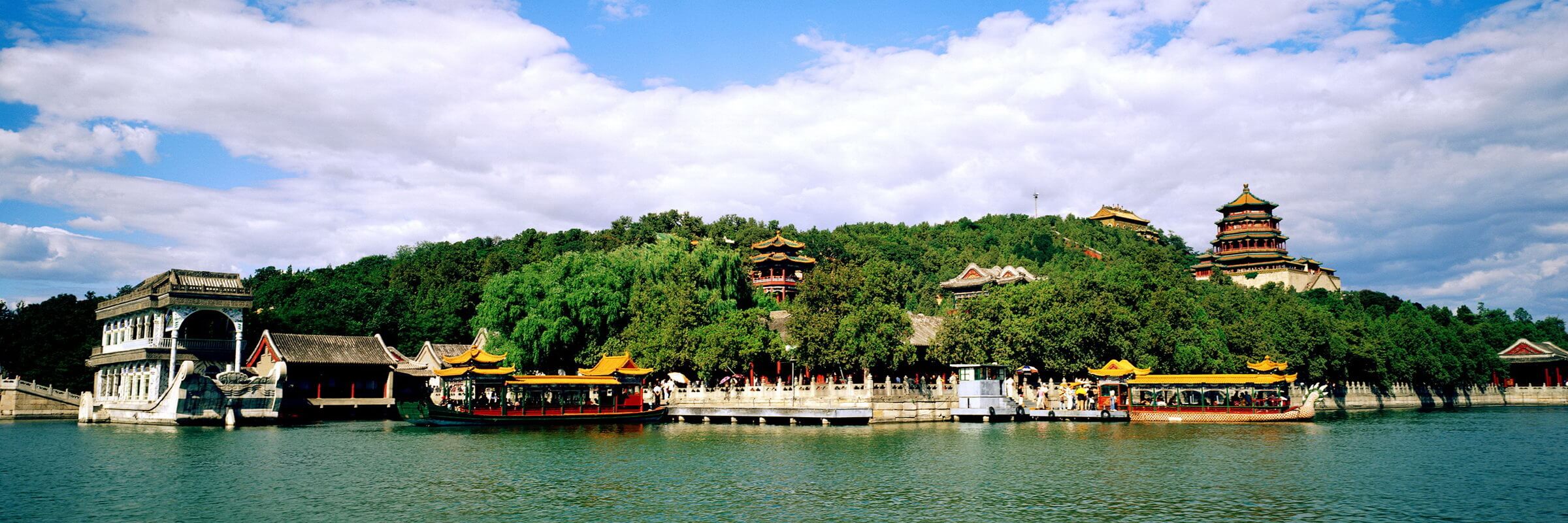 Der Neue Sommerpalast in Peking, seit 1998 UNESCO-Welterbe Der Neue Sommerpalast in Peking ist ein Kaiserpalast nur wenige hundert Meter entfernt der Ruinen des Alten Sommerpalastes und seit 1998 UNESCO-Welterbe.