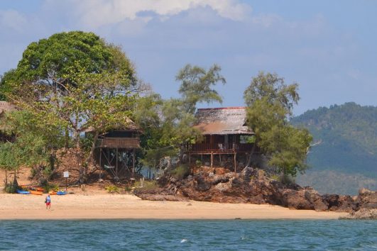 Auf der Insel Koh Jum hat die Natur noch größtenteils das Sagen und nur wenige Hotels und Resorts stören die Ruhe an diesem Ort.
