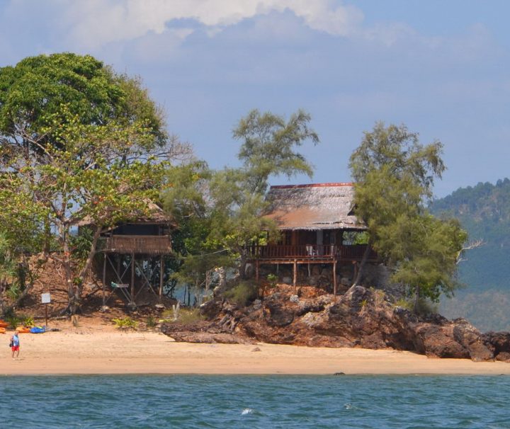 Auf der Insel Koh Jum hat die Natur noch größtenteils das Sagen und nur wenige Hotels und Resorts stören die Ruhe an diesem Ort.