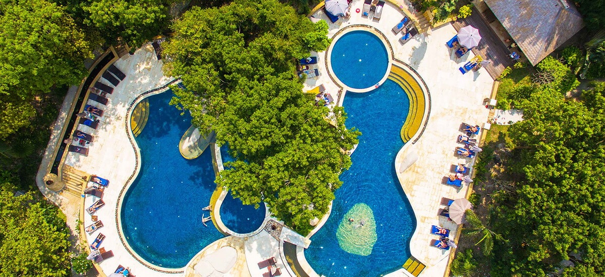 Direkt am Swimmingpool im Sensi Paradise Beach Resort erwartet die Gäste eine Bar mit leckeren Cocktails und Snacks.