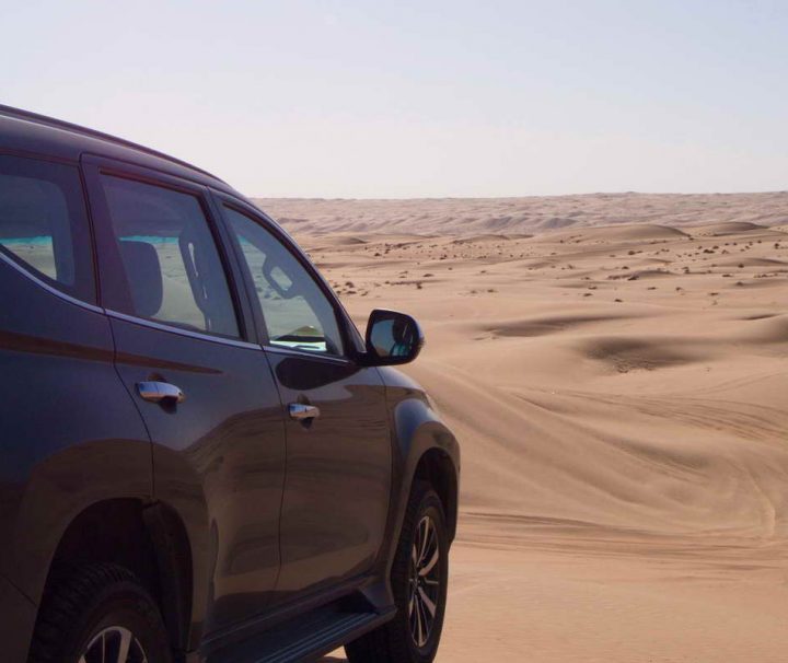 Mit dem 4x4 Auto durch die Wüste des Omans ist ein ganz besonderes Erlebnis.