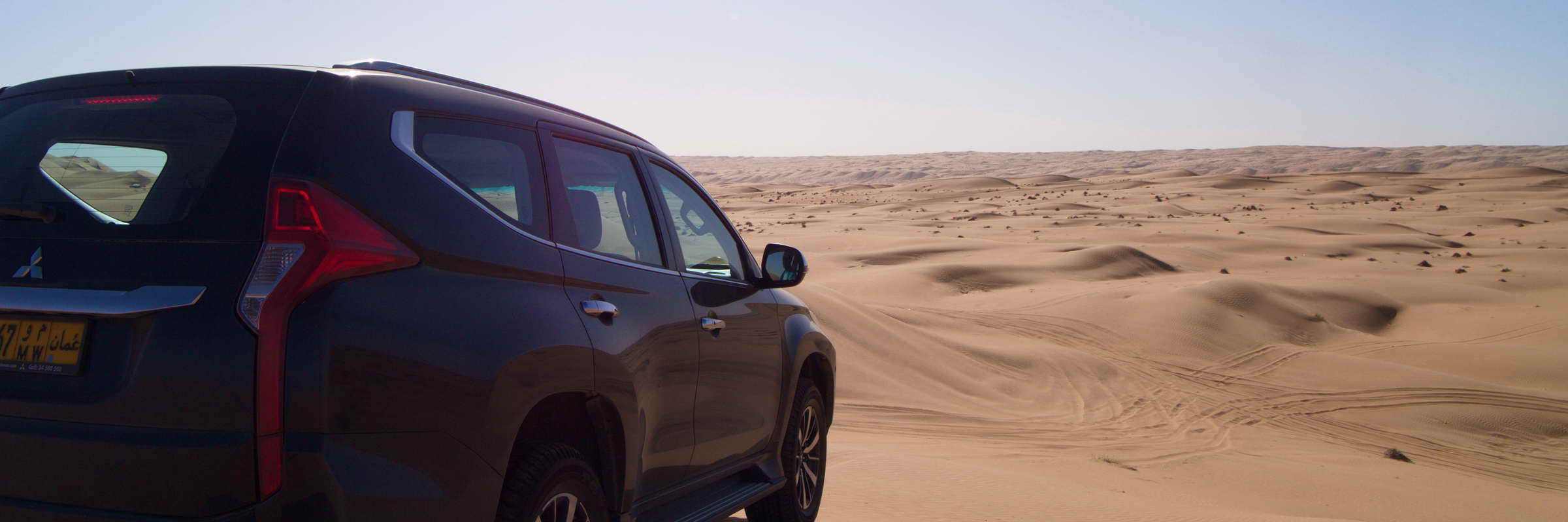 Mit dem 4x4 Auto durch die Wüste des Omans ist ein ganz besonderes Erlebnis.