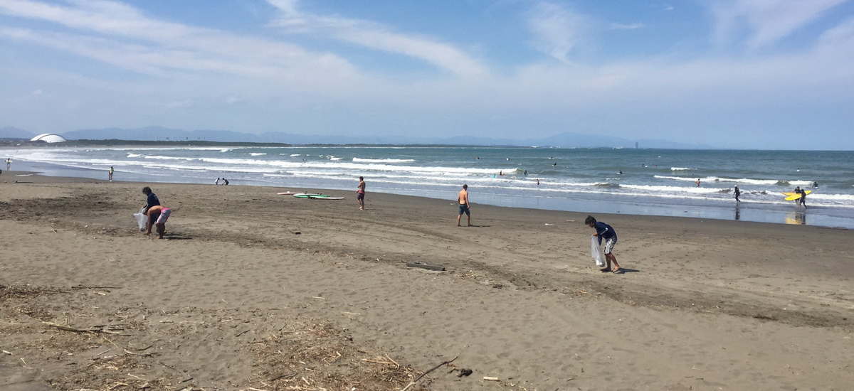 Reinigungsarbeiten am Strand