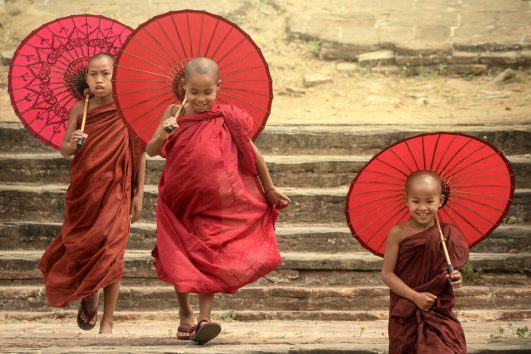 In Myanmar gibt es etwa eine halbe Million buddhistische Mönche, Nonnen und Novizen.