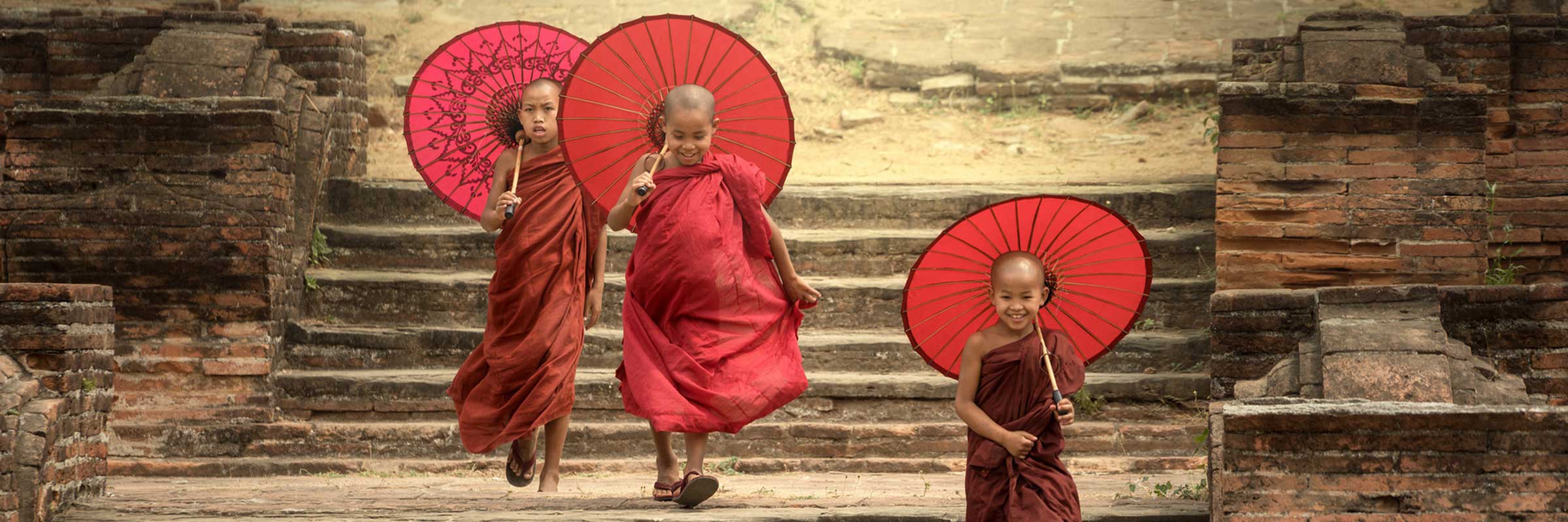 In Myanmar gibt es etwa eine halbe Million buddhistische Mönche, Nonnen und Novizen.
