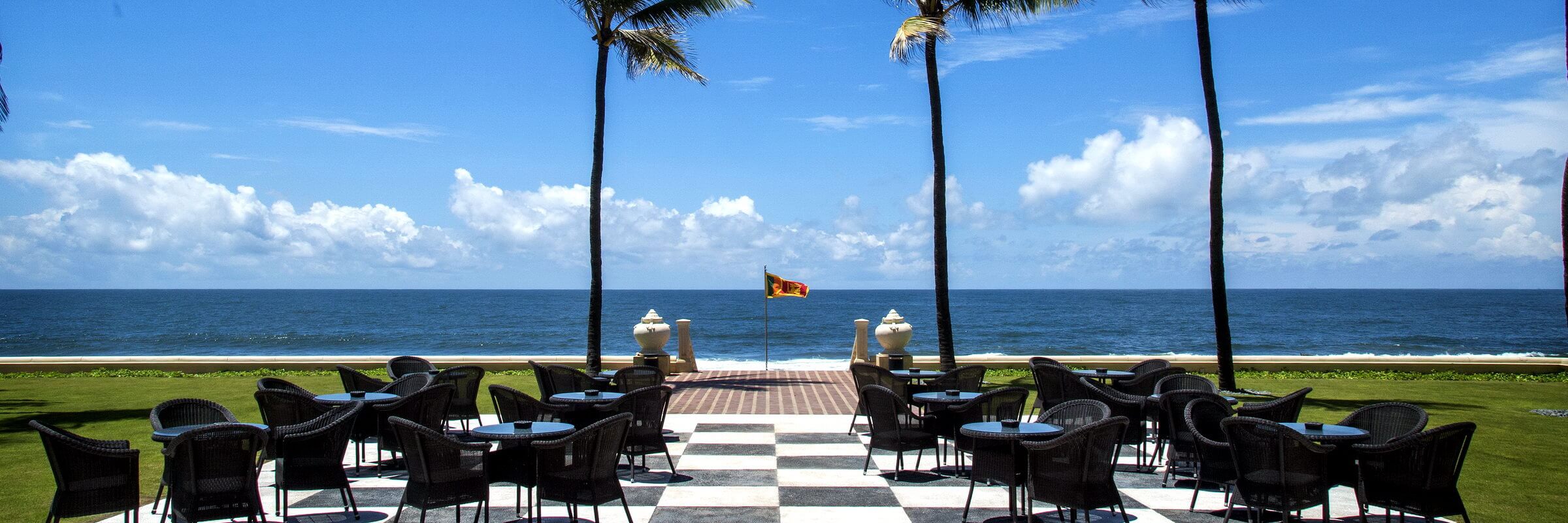 Von der Terrasse im Galle Face Hotel in Colombo haben Sie einen fantastischen Meerblick