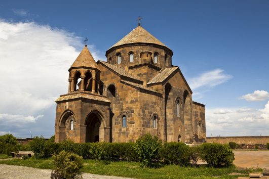 Die Sankt-Hripsime-Kirche in Armenien