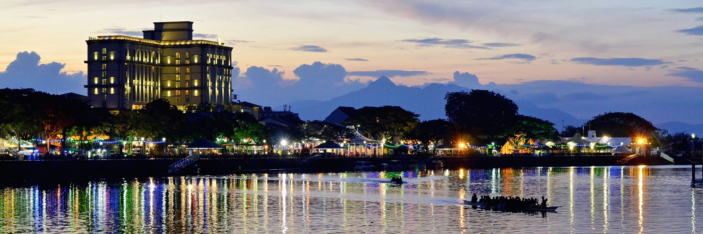 Eine gute Basis für Entdeckungen auf Borneo Reisen bietet Sarawaks Hauptstadt Kuching – Borneo Reisen