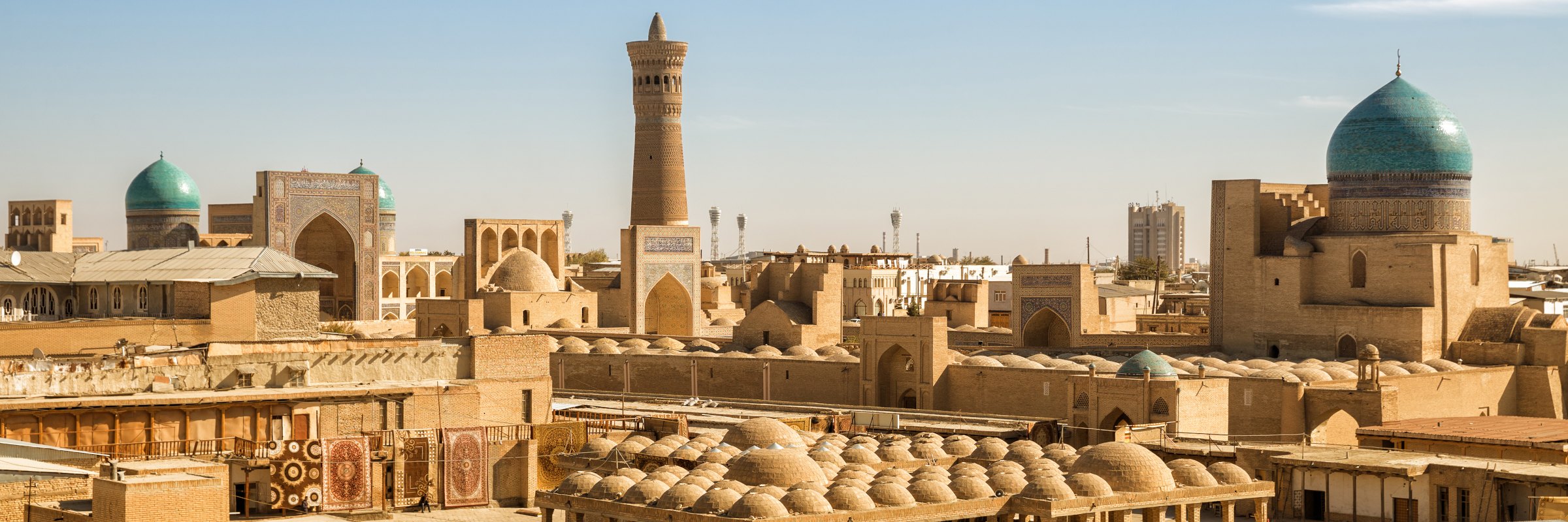 Blick über die Stadt Buchara in Usbekistan Zugreise Registan – Blick über die Stadt Buchara in Usbekistan