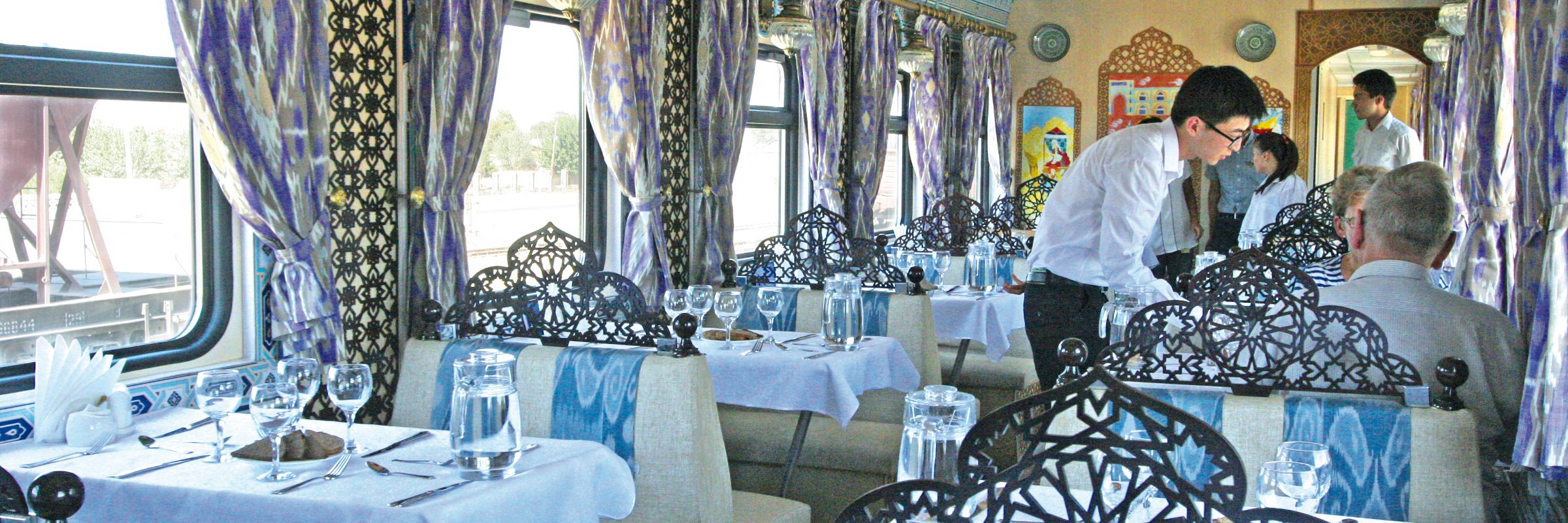 Zugreise Registan – Speisewagen im Orient Silk Road Express