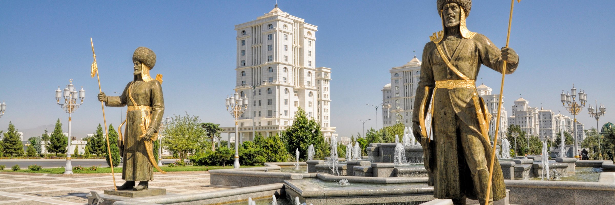 Zugreise Registan – Das Unabhängigkeitsmonument in Aschgabat