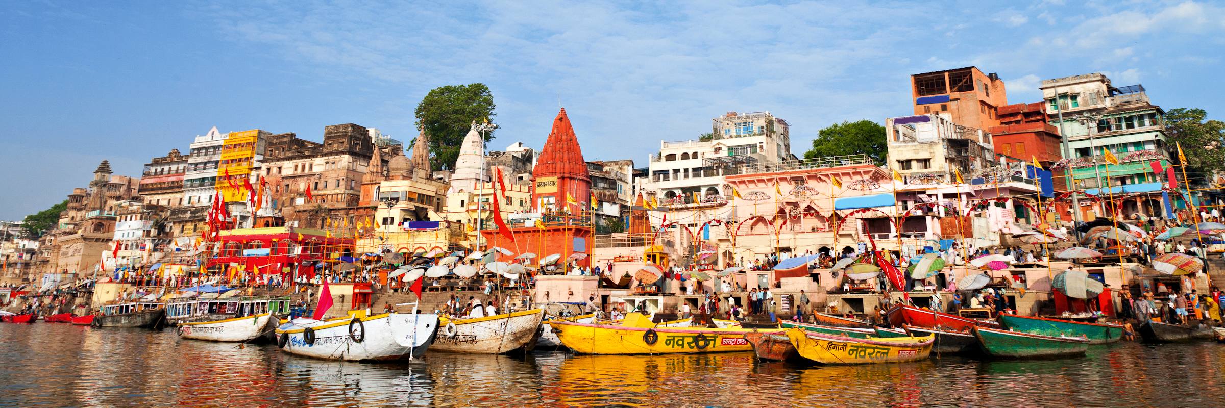 Varanasi ist auch bekannt als Benares oder Kashi; sie ist eine der ältesten Städte Indiens und die heiligste Stadt des Hinduismus.