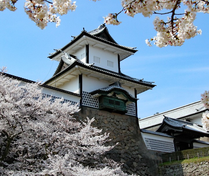 Burg Kanazawa Die vorher fast vollständig zerstörte Burg Kanazawa wurde im Jahr 2001 größtenteils wieder hergestellt.