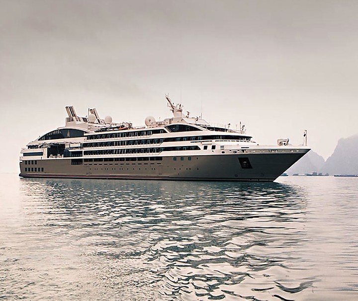 Ihre schlichte innere und äußere Linienführung und ihre kleine Größe (nur 132 Kabinen und Suiten) machen die Le Soléal zu einer auf dem Markt der Kreuzfahrtschiffe einzigartigen, modernen Yacht.