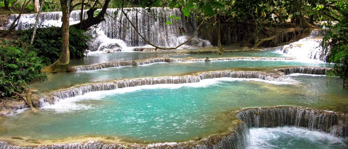 Wasserfälle auf einer Trekking-Route in Asien