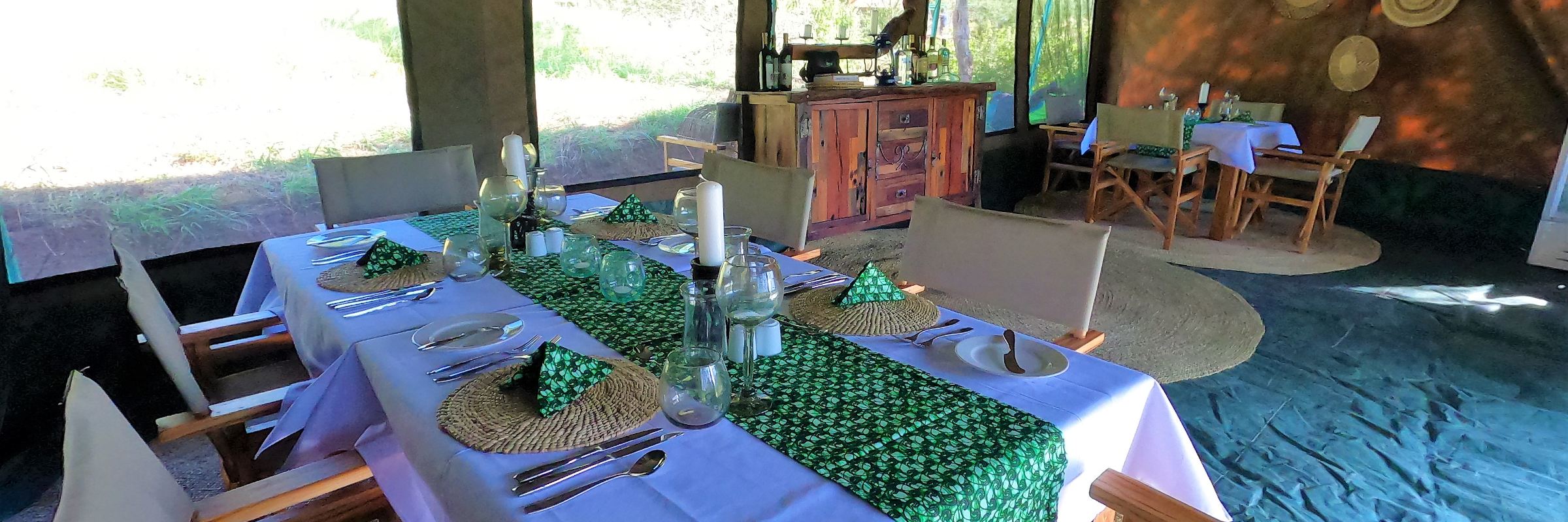 Neben den sechs Gästezelten verfügt das Mkomazi View Camp auch über ein großzügig ausgestattetes Restaurant-Zelt.