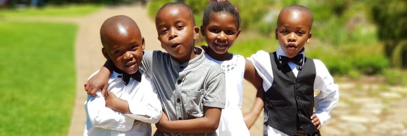 In der kulturell diversen Republik Südafrika leben Menschen mehrerer Ethnien weshalb das Land häufig als „Regenbogennation“ bezeichnet wird.