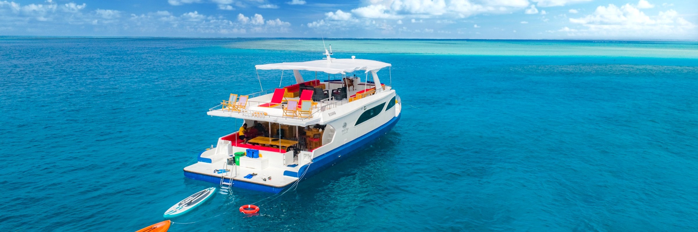 Auf einer Inselsafari an Bord der MV Misraab können Sie ausgiebig die Gewässer der Malediven erkunden.