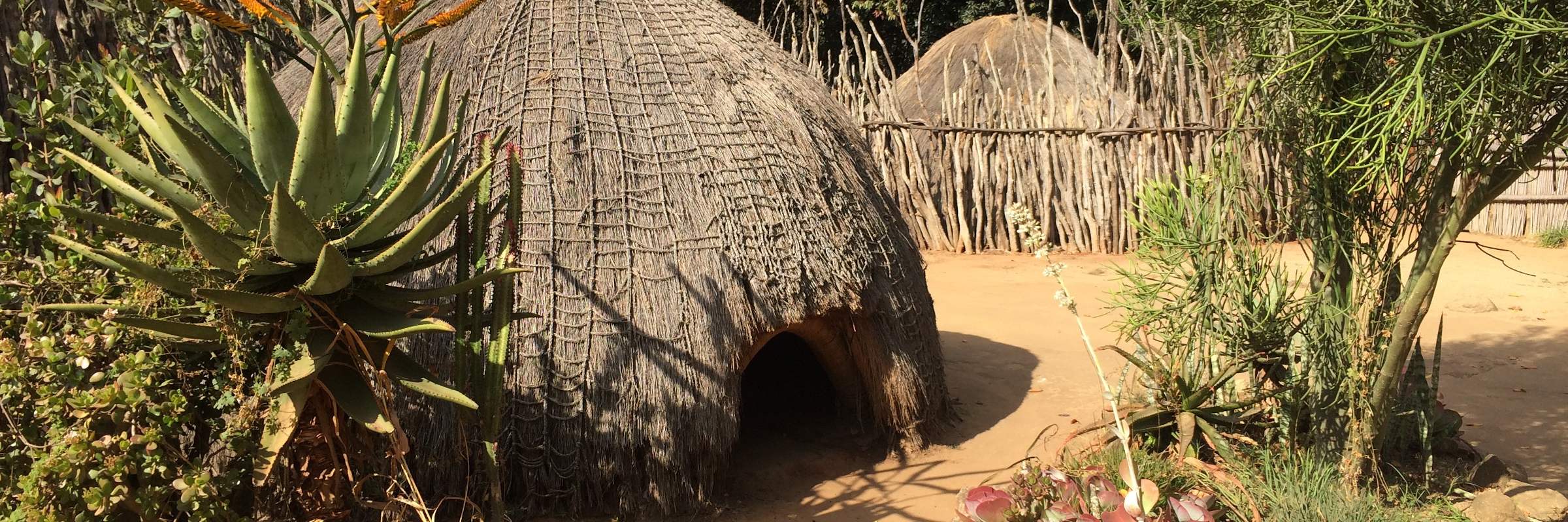 Swasiland, das ehemalige eSwatini, ist bekannt für die traditionellen Strohhütten.