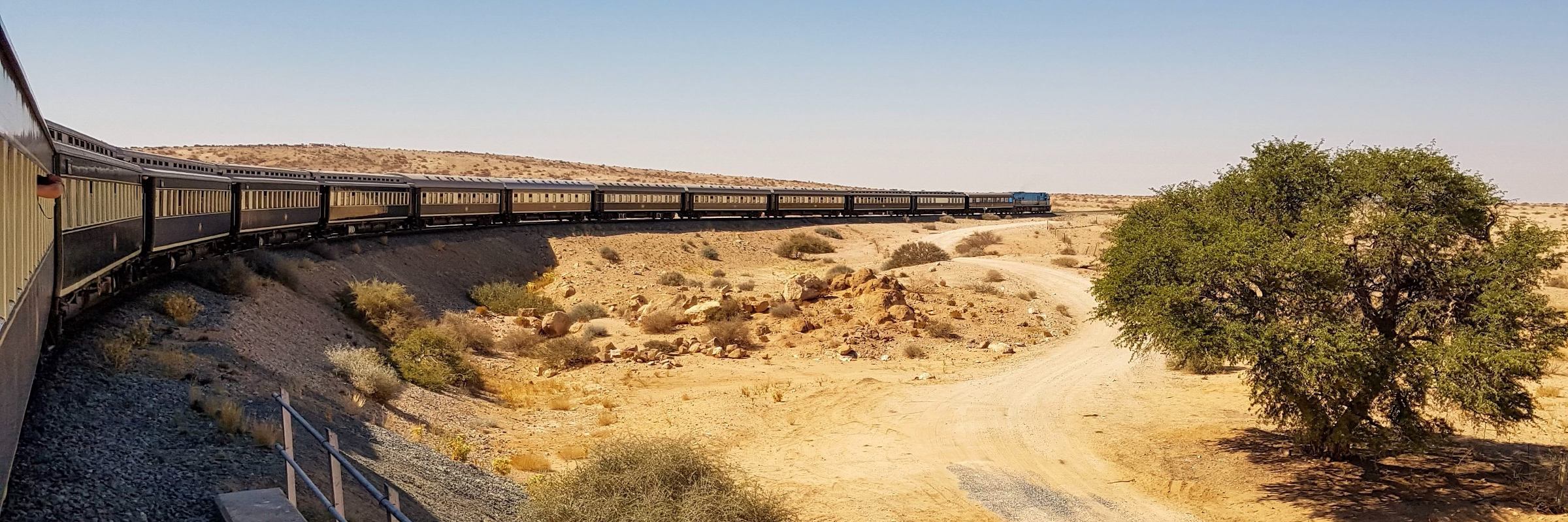 Erleben Sie auf luxuriösen Zugreisen mit dem African Explorer faszinierende Routen mit abwechslungsreichen Landschaftspanoramen.