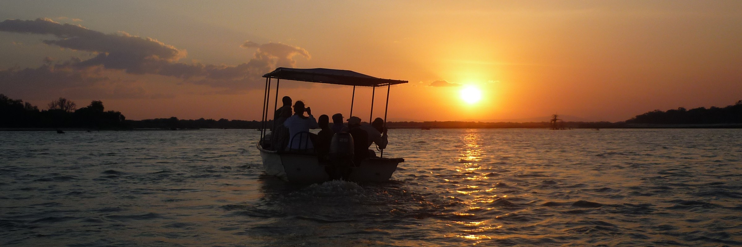 Bei einer Bootstour auf dem Rufiji im Selous/Nyerere Nationalpark kann man zahlreiche Vögel, Krokodile und Flusspferde in ihrem natürlichen Lebensraum beobachten.