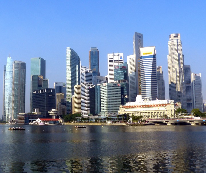 Der Insel- und Stadtstaat Singapur ist an der Südspitze der Malaiischen Halbinsel gelegen und der flächenkleinste Staat Südostasiens.