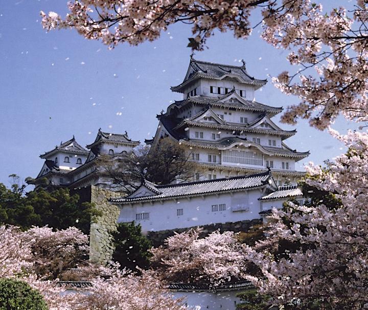 Die „Burg des weißen Reihers“ in Himeji ist Teil des UNESCO-Weltkulturerbes und gilt als Japans größte und schönste Burg.