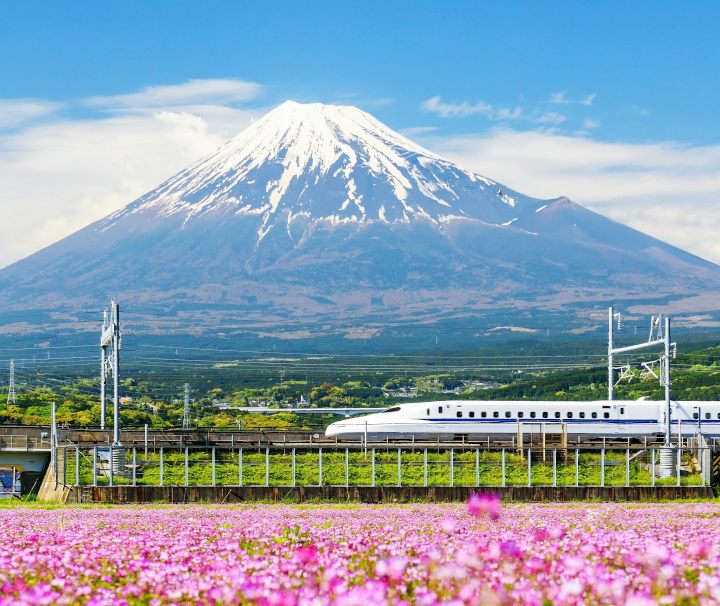 Japan Erlebnisreise – Im Zug über die Insel Honshu –Das Streckennetz des Hochgeschwindigkeitszug Shinkansen umfass eine Gesamtlänge von fast 3.000 km.
