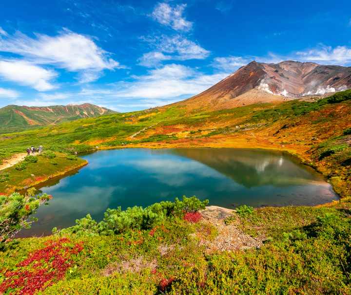 Die Landschaft des zentralen Hochlands Daisetsu-zan auf der Insel Hokkaido ist vulkanischen Ursprungs.