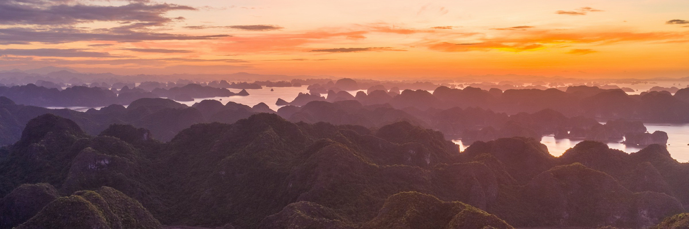Sonnenuntergangsstimmung in der Halong Bucht