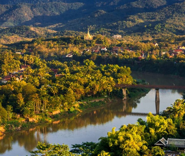 Produktbild-blick-Mekong-Kreuzfahrt Jade-Buddha Kreuzfahrt Laos Kambodscha – Das im bergigen Norden von Laos gelegene Luang Prabang ist Hauptstadt der gleichnamigen Provinz.